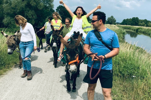 Met de ezel op pad, een ware belevenis voor de ganse familie en vrienden